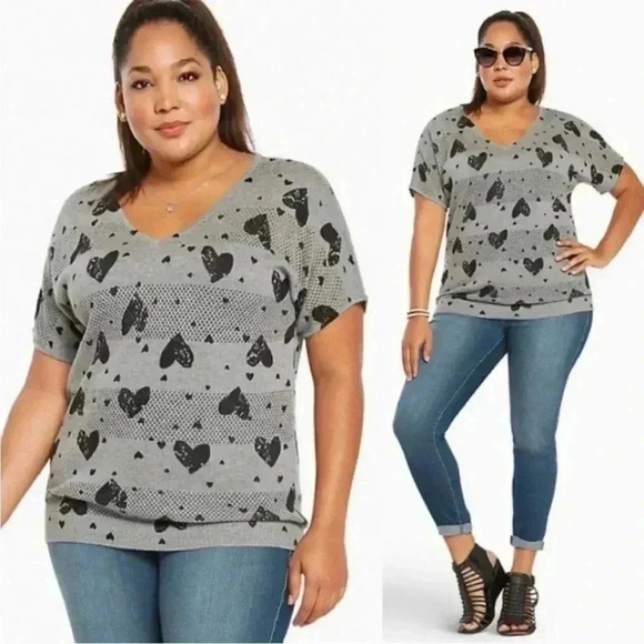 Torrid Grey Black Heart Print Sweater Size 3X - Picture 1 of 6